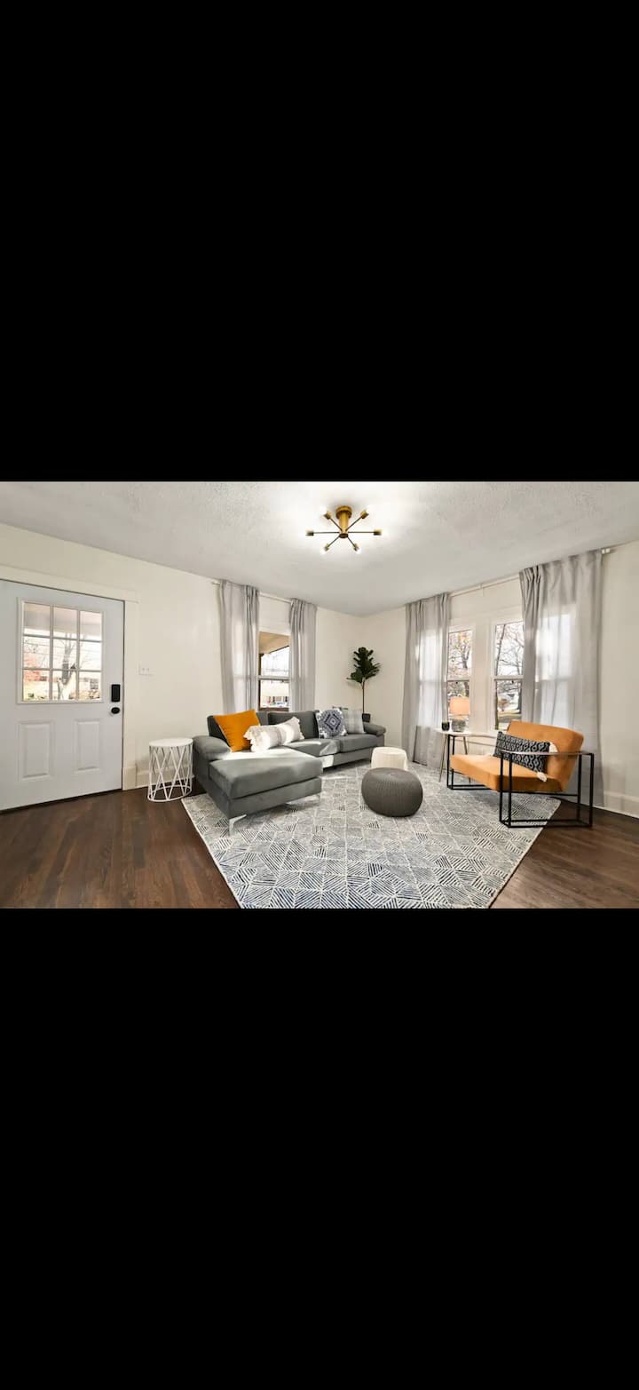 Pet Friendly 3b/1b Fully Fenced Renovated! - Belton, MO
