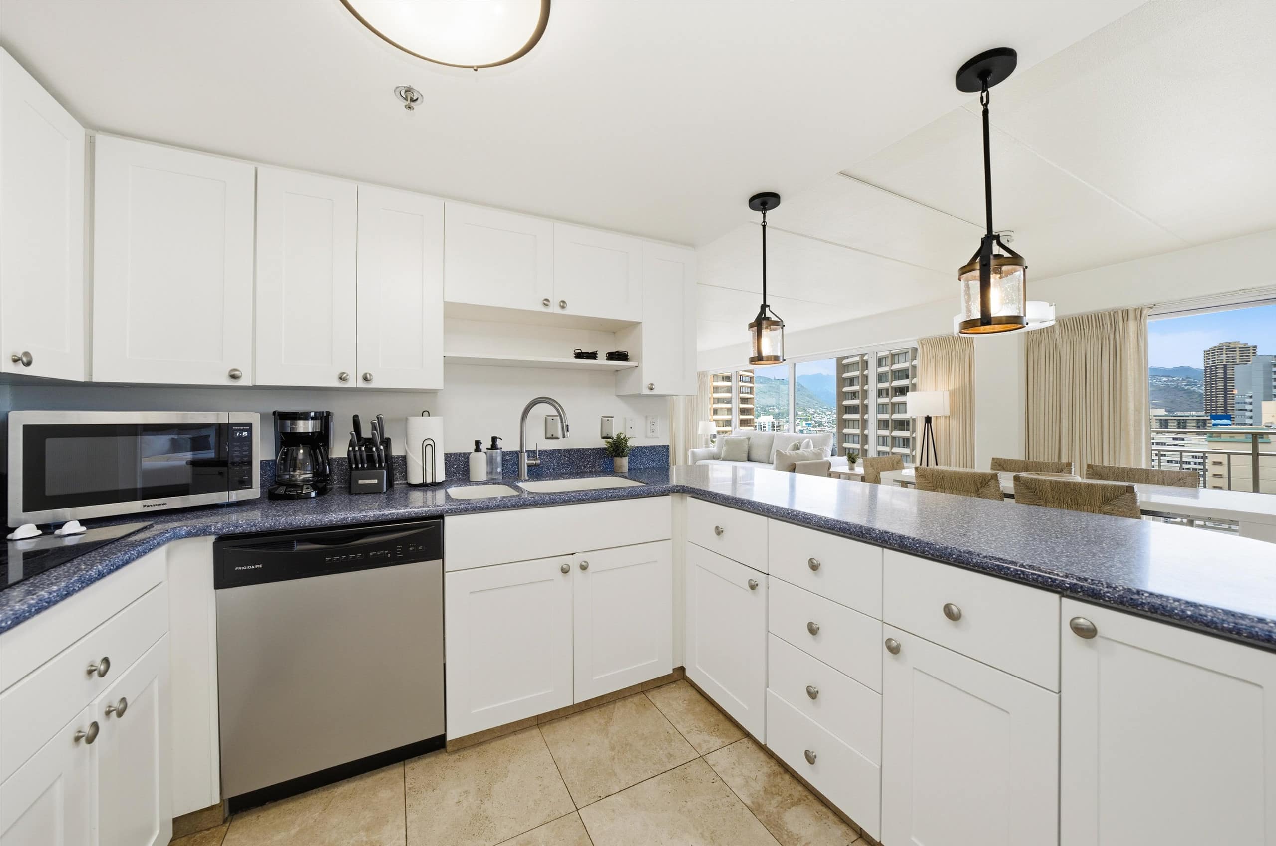 The Beach & Bliss Retreat - 2 BD, Free Parking - Image 12