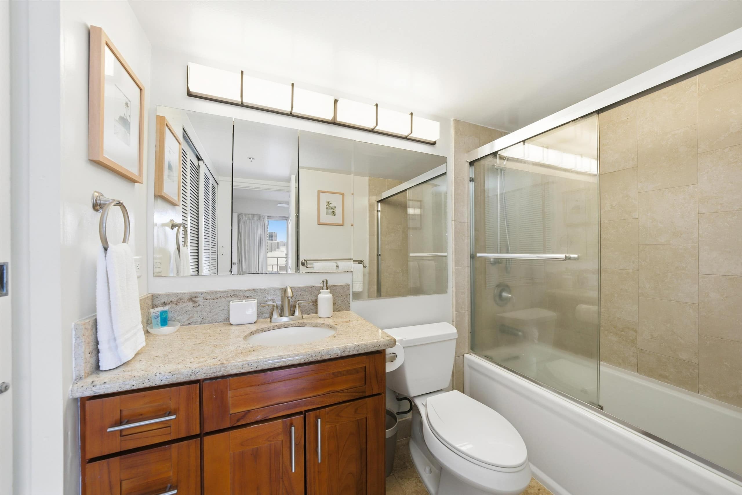 The Beach & Bliss Retreat - 2 BD, Free Parking - Image 33