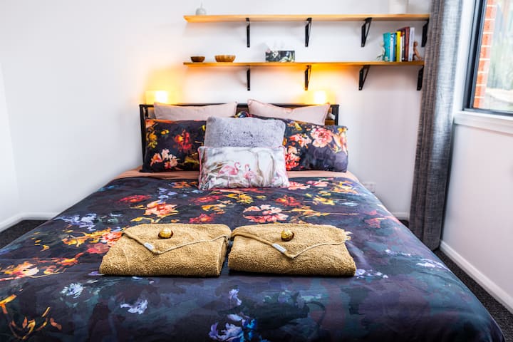 Relaxed Stay With Mountain Views - Myrtleford