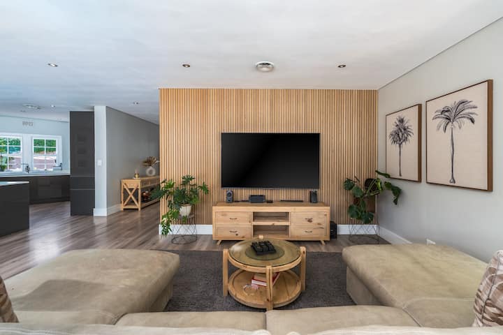 Beautiful Family Home In Claremont - Cape Town
