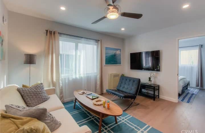Surfers Dream: 1 Bedroom, 1 Bath, 1 Block To Beach - Los Angeles, CA
