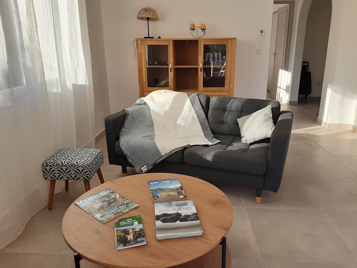 Gîte La Ventoux
Hébergement Pour 4 Personnes - Nyons