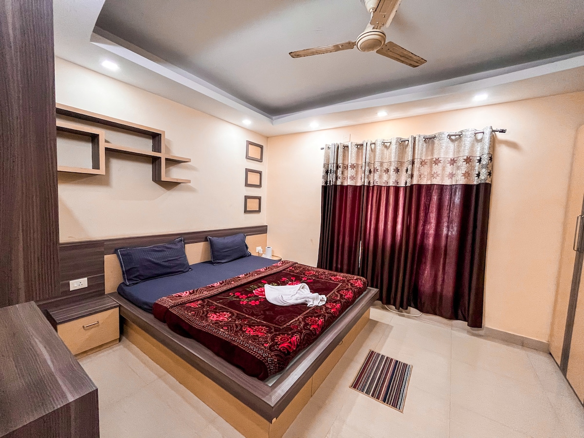 A Krishna suits 3.O with private bathtub in Puri