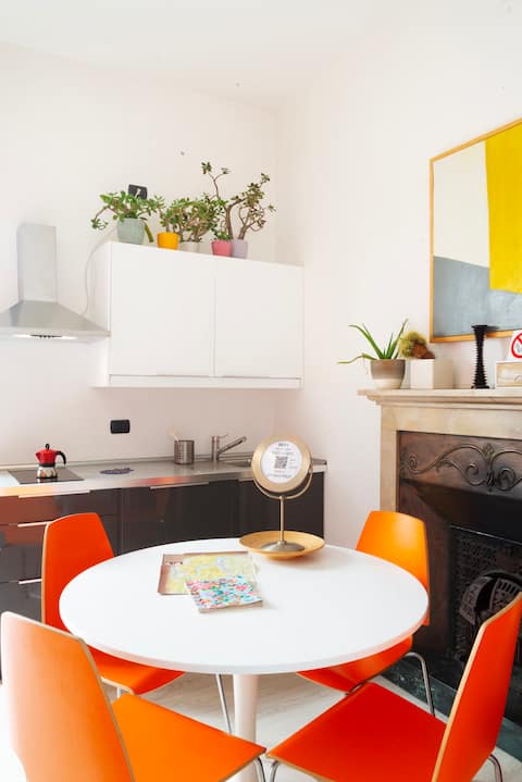 Colorful one bedroom apt with panoramic terrace