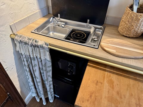 Top Airbnb: The Dovecot in Bletchingley in Tandridge