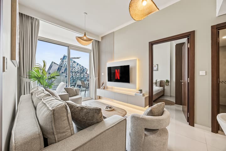 2br Apartment With Large Balcony & Canal View - Dubai