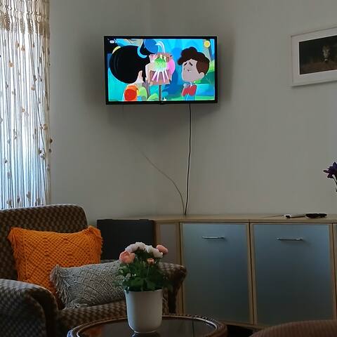 Popular Airbnb listing: Jacaranda-Nexe House in Santa Bárbara De Nexe