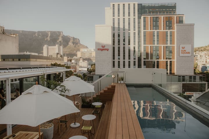 A Rooftop City Sanctuary With Pool & Skyline Views - Città del Capo