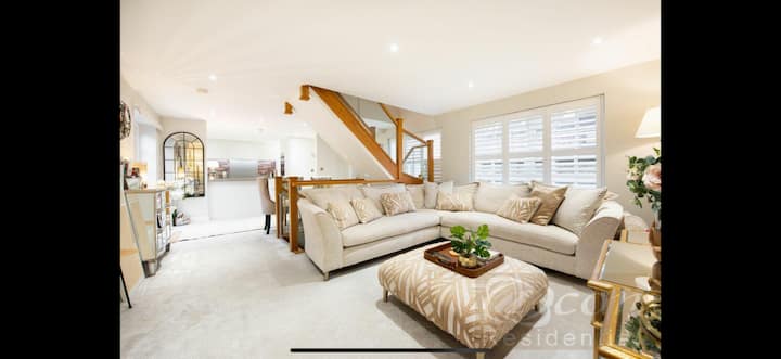 Charming Modern Cottage On Billericay High Street - Brentwood