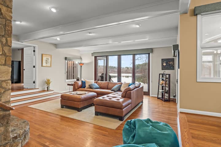 Lakefront Retreat With Private Indoor Heated Pool - Greensboro, NC