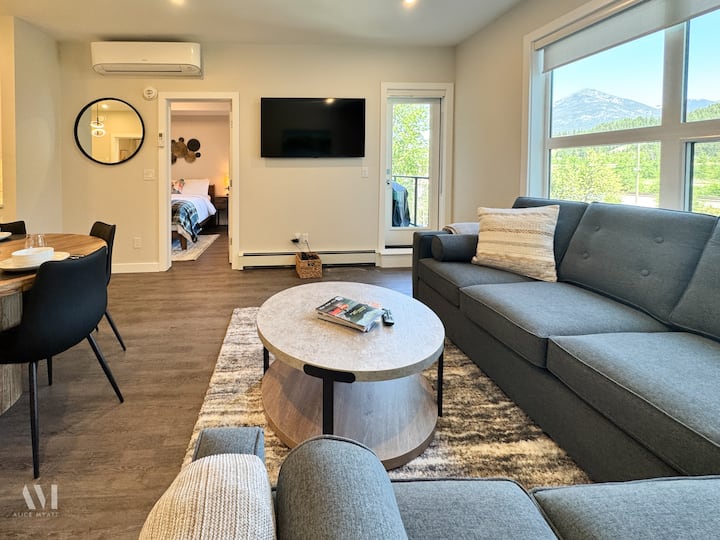 Paradise Point - Hot Tub & Mountain Views - 戈爾登