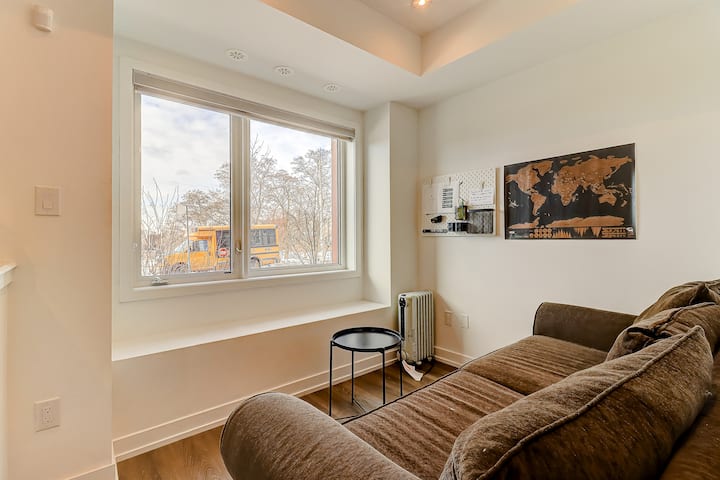Deluxe Renovated Bedroom Near Yorkdale Transit - Centennial Park