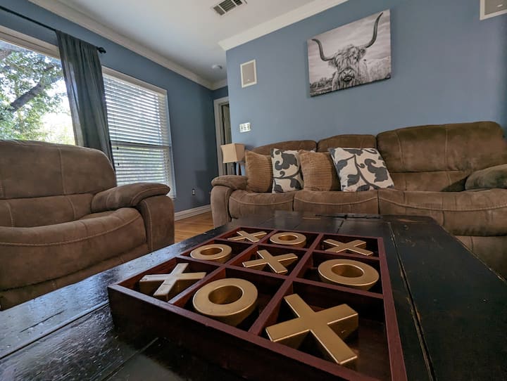 4 Bedroom Home In The Heart Of Dallas-fort Worth - Grand Prairie, TX