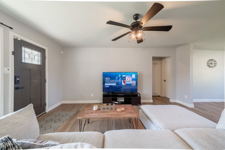 Comfy Getaway Home W/ Large Backyard - San Dimas, CA
