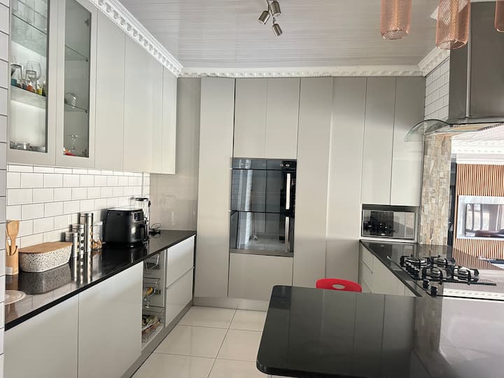 Spacious 5 Bedrooms With Pool & Kids Play Area - East London