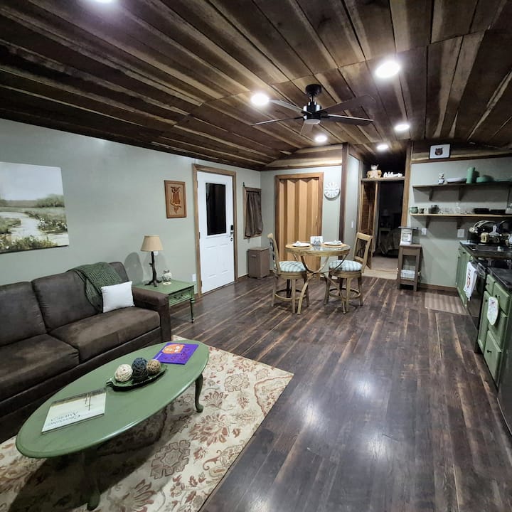 "The Owl's Nest", Located In Rural Evergreen, Ala - エバーグリーン, AL