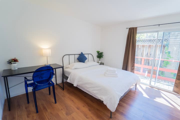 Room With Shared Bathroom In Mountain View - Mountain View, CA