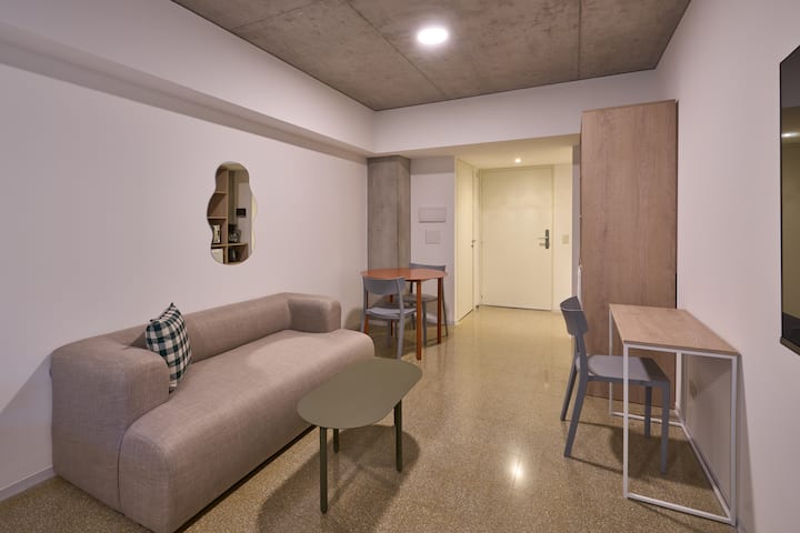 Monoambiente con balcón en Monserrat