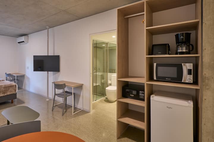 Kitnet com varanda em Monserrat