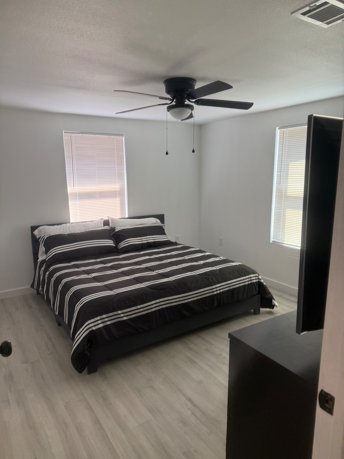 Cozy 2-Bedroom 1-Bath Retreat Near Downtown Austin