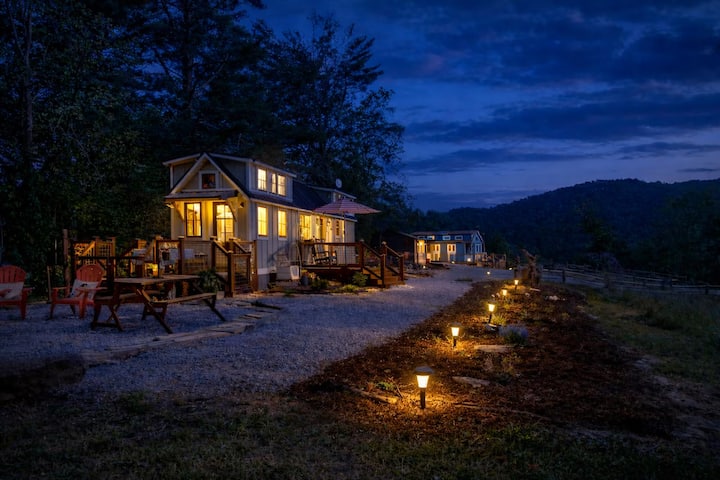2 Tiny Homes Compound•views•boat Parking•yards - Cashiers, NC