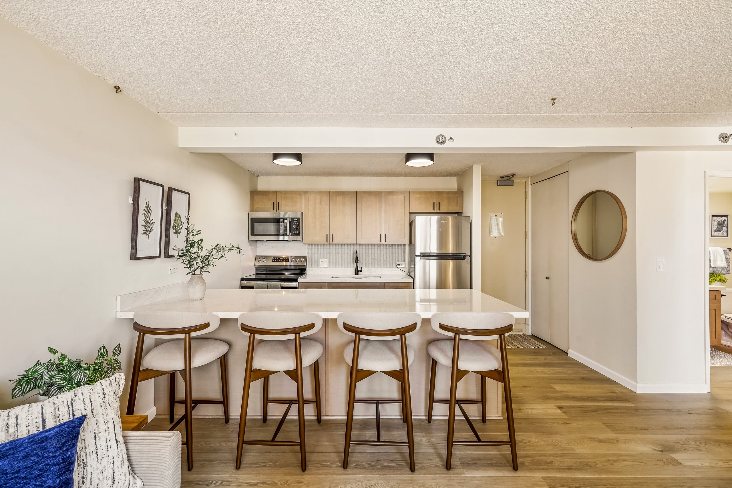 Modern Waikiki Hideaway Bright, Breezy & Beautiful - Image 9