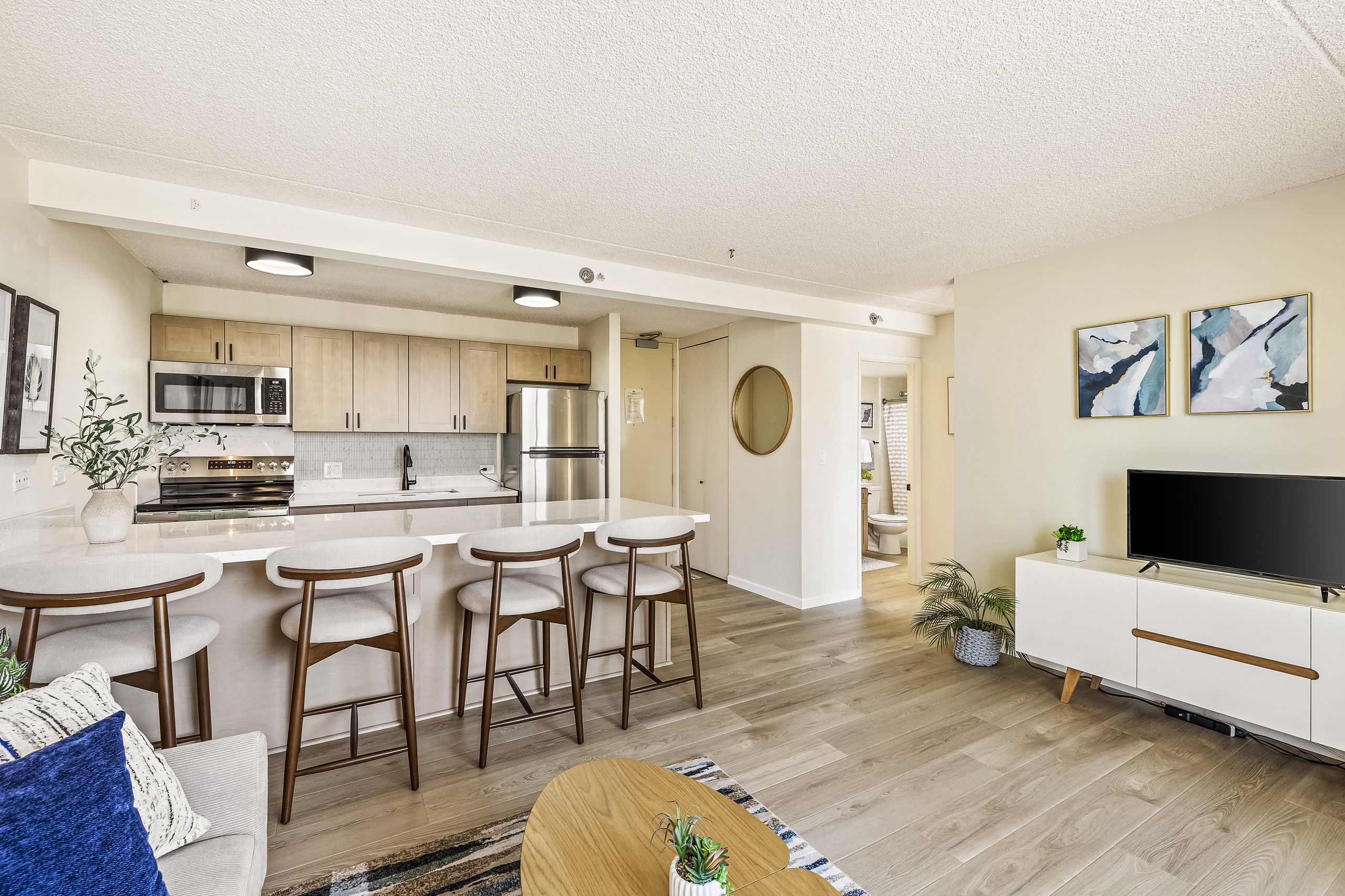 Modern Waikiki Hideaway Bright, Breezy & Beautiful - Image 29