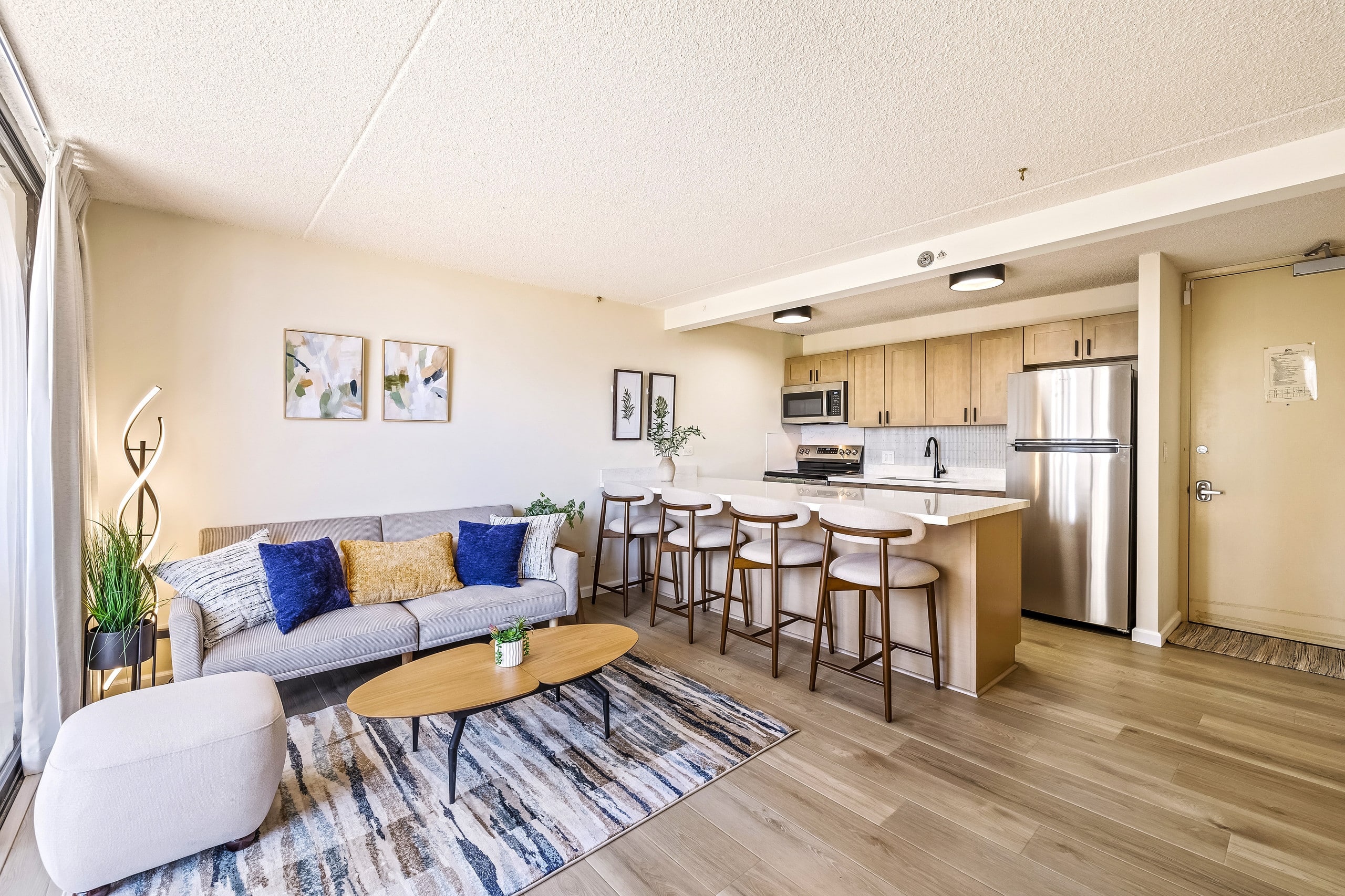 Modern Waikiki Hideaway Bright, Breezy & Beautiful - Image 6