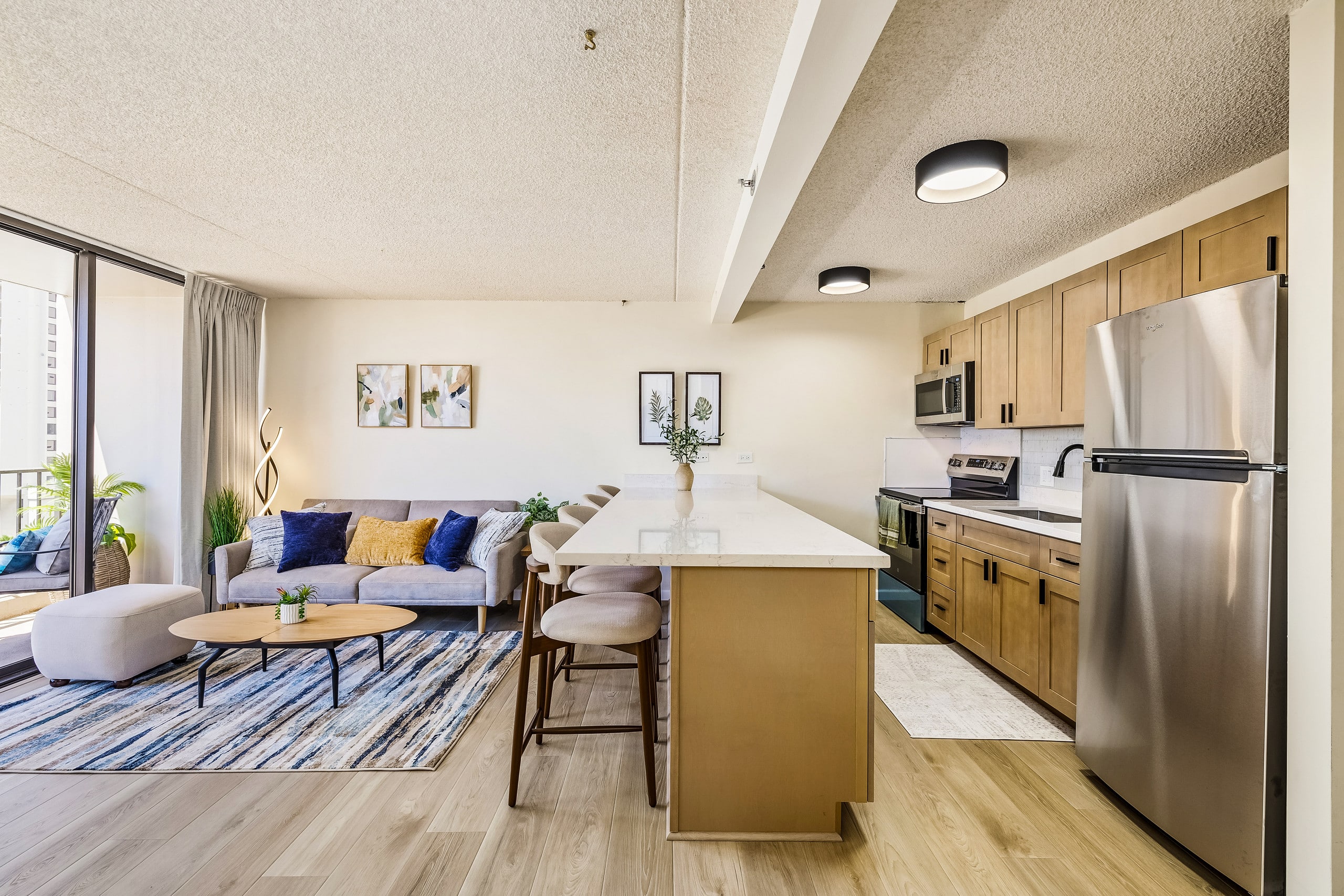 Modern Waikiki Hideaway Bright, Breezy & Beautiful - Image 30