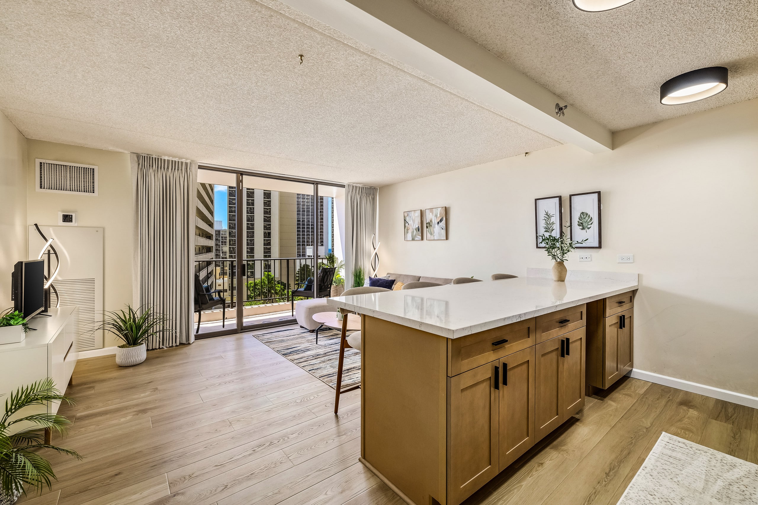 Modern Waikiki Hideaway Bright, Breezy & Beautiful - Image 14