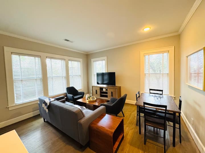 Lemmon 204 | Modern Downtown Retreat - 