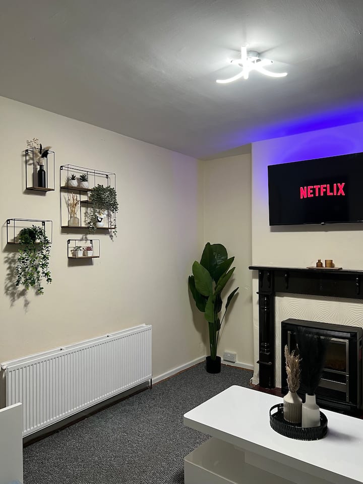 Modern 3br Home | Sleeps 7 | Free Parking - Manchester Airport (MAN)