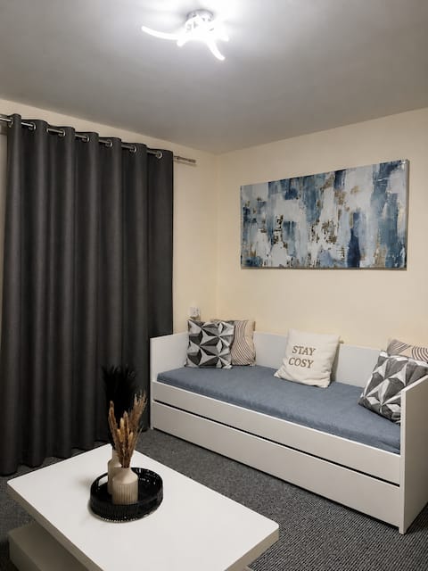 Successful Airbnb property: Comfortable 3BR House | Sleeps 7 | Free Parking in Longsight