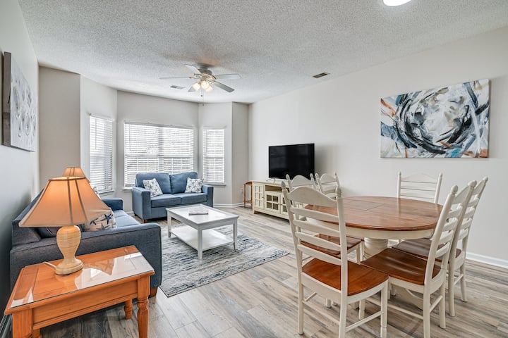 Relaxing 3-bedroom Condo Overlooking Golf Course - Conway, SC