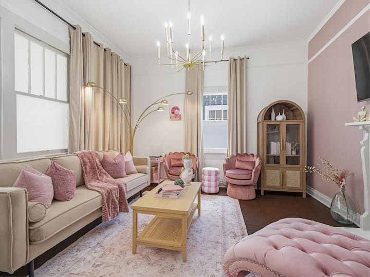 The Pink Lady- A Fun Downtown Cottage - Pensacola, FL
