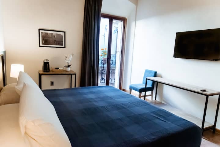 Sopeña Suites #1 | King Bed + Balcony | Gto Center - 瓜納華托