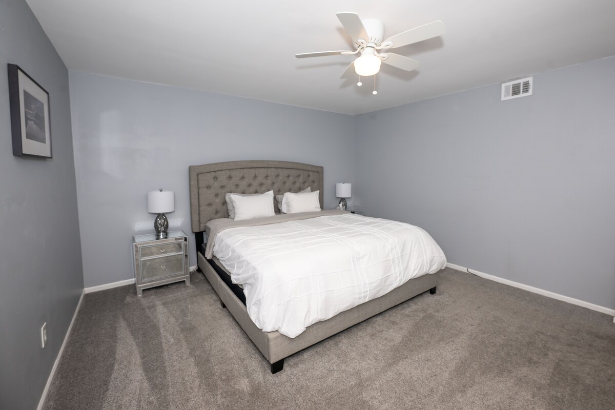 1 Bedroom with new King size bed