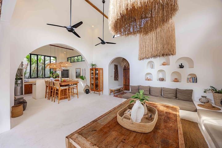 Stunning Ibiza-inspired Villa Umalas With Pool - Seminyak