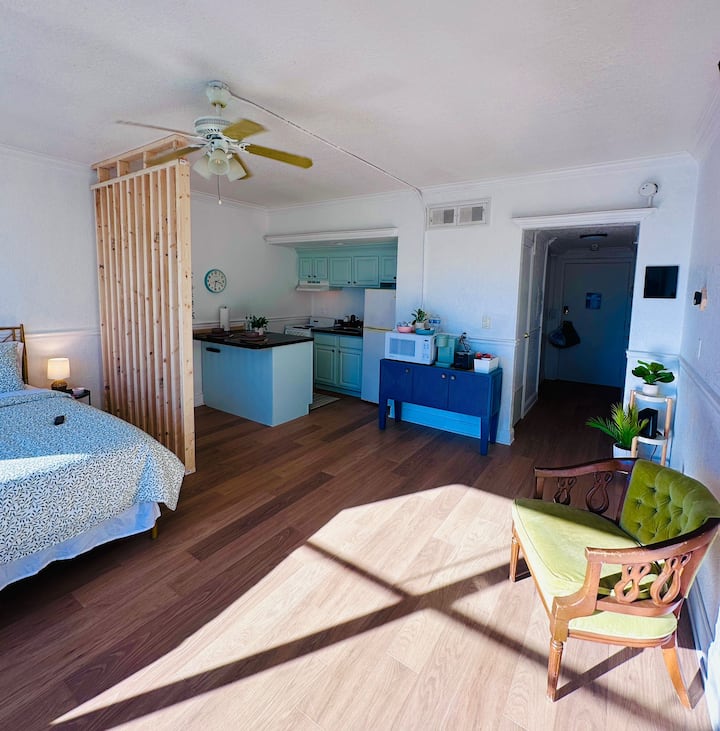 Downtown Jax Condo - Jacksonville, FL