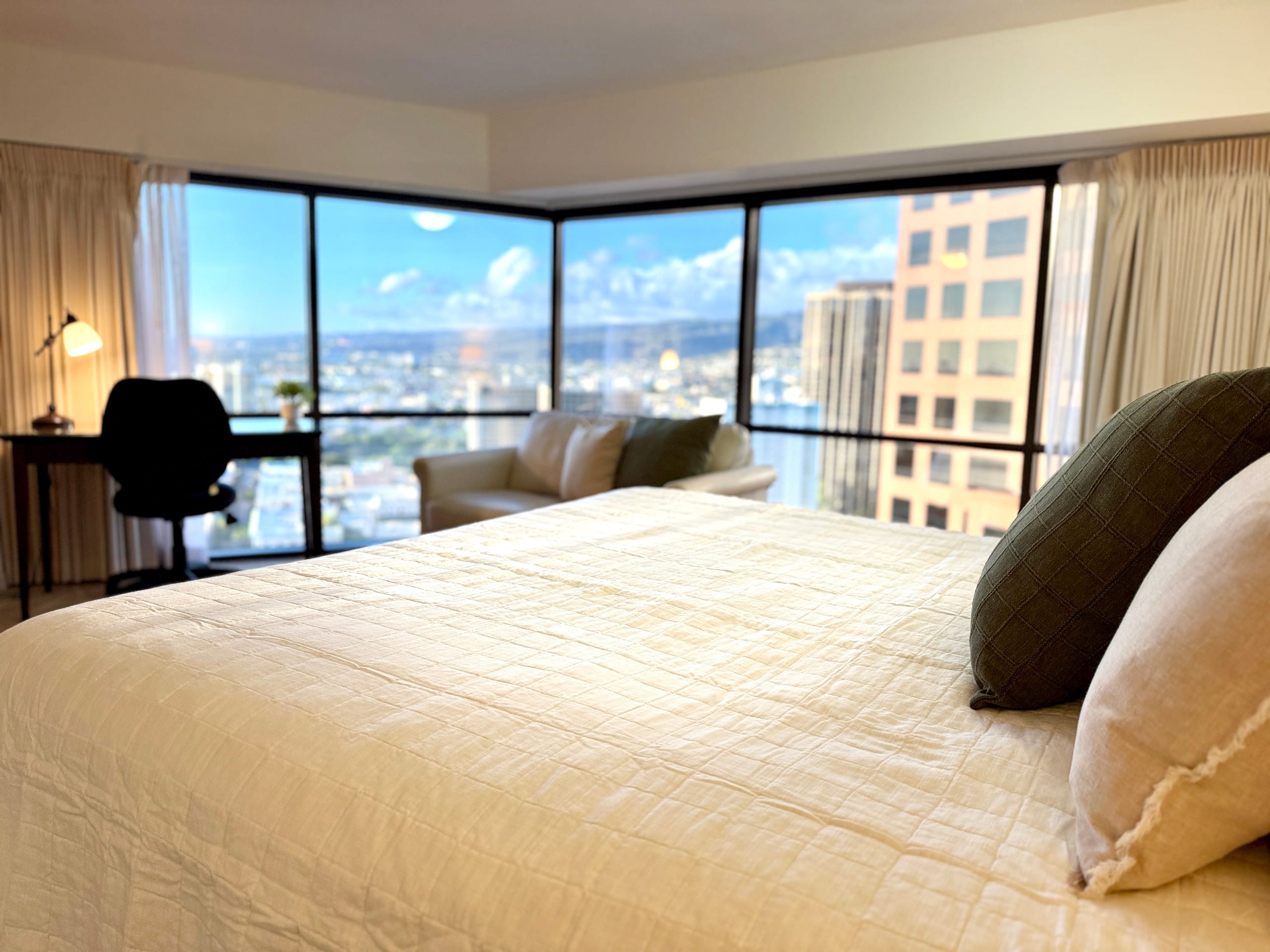 Spacious Honolulu Studio Retreat w/ Parking & AC - Image 11