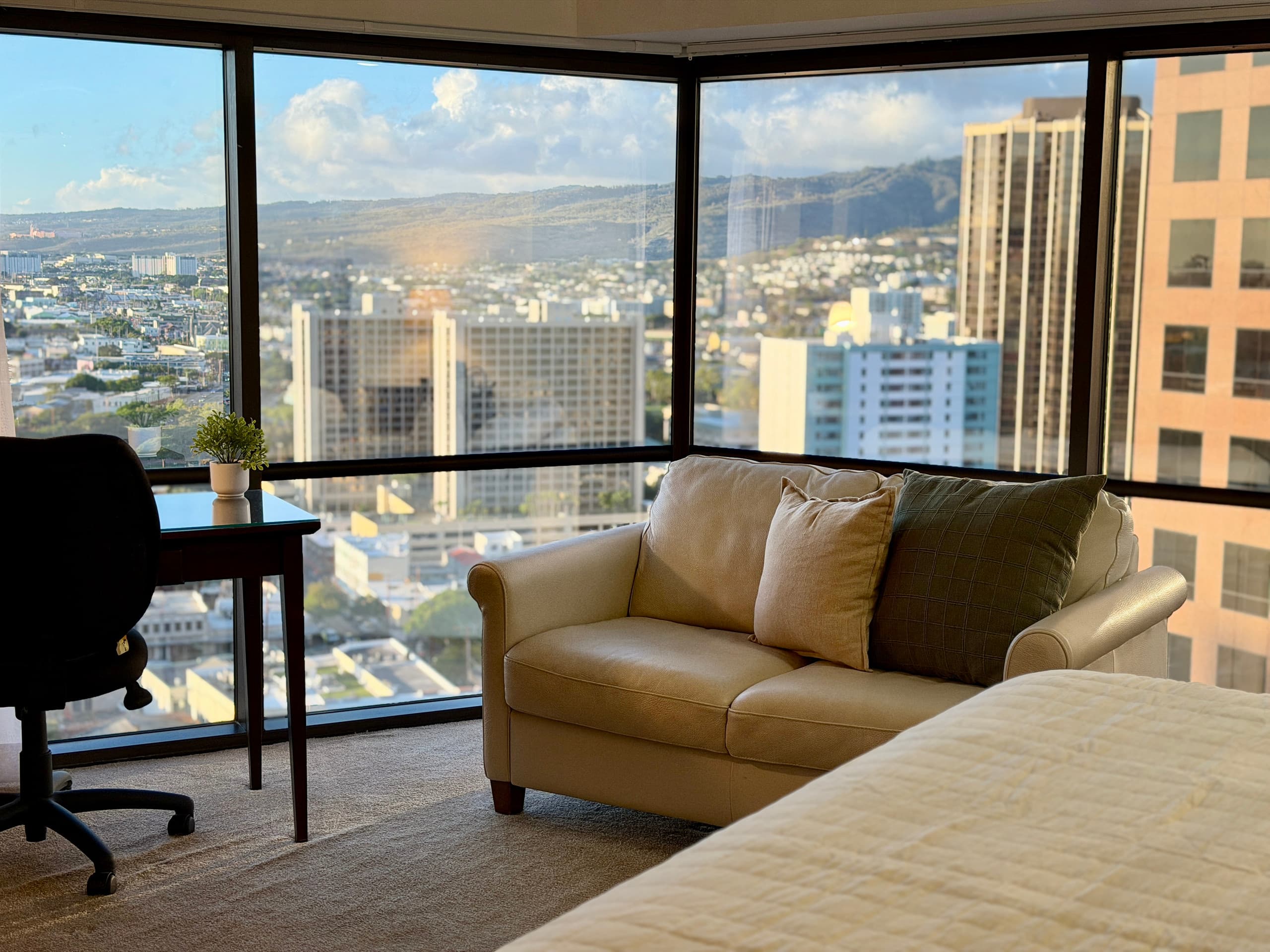 Spacious Honolulu Studio Retreat w/ Parking & AC - Image 17