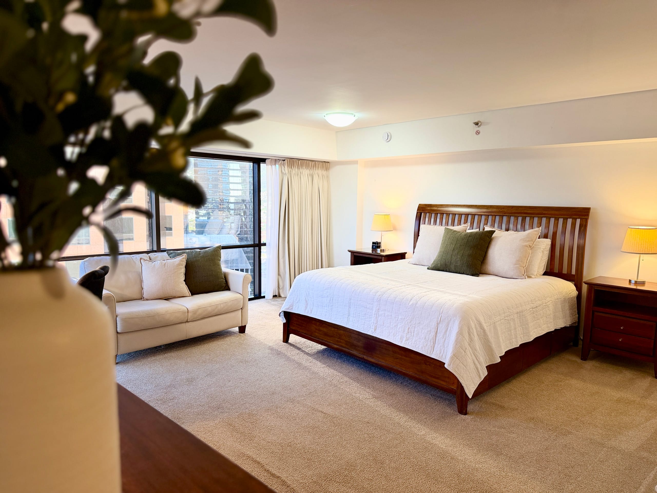 Spacious Honolulu Studio Retreat w/ Parking & AC - Image 9