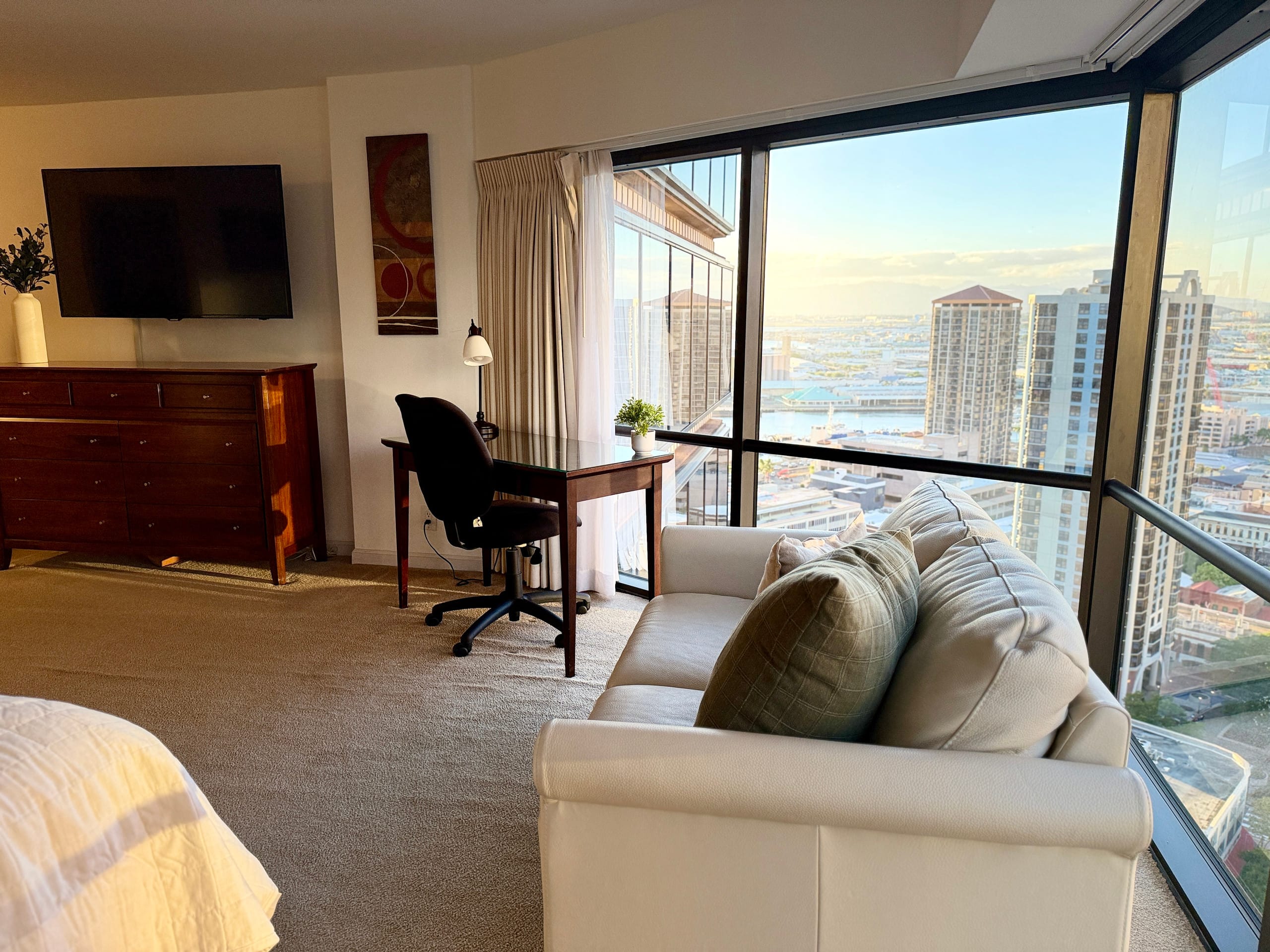Spacious Honolulu Studio Retreat w/ Parking & AC - Image 21