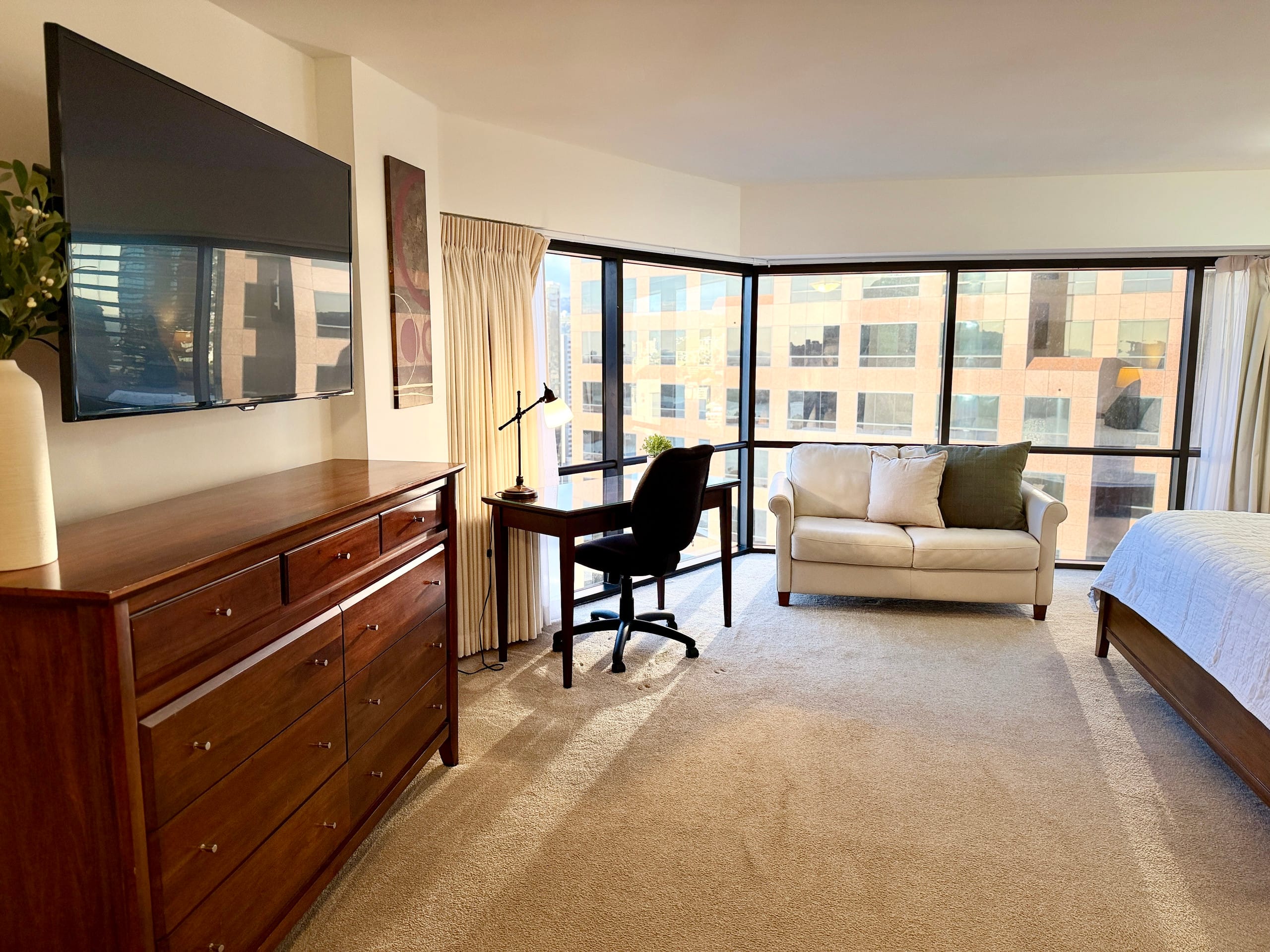 Spacious Honolulu Studio Retreat w/ Parking & AC - Image 15