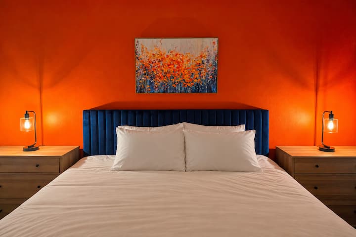 En-suite bathroom, blackout curtains,  incandescent lighting