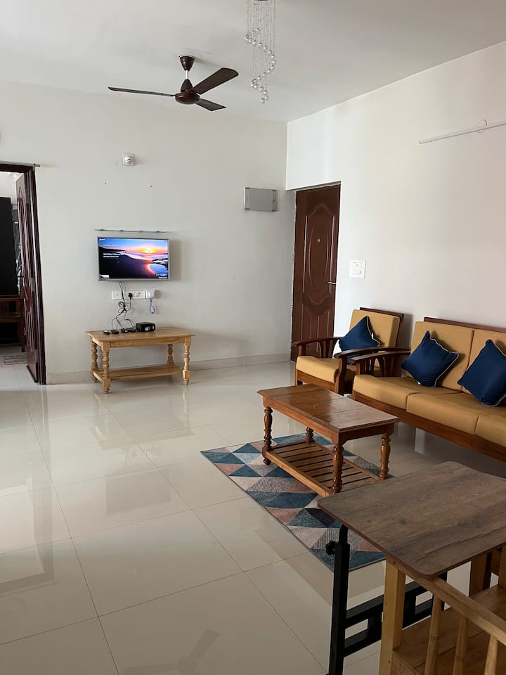 Bright & Airy Fully Ac Apartment | Wi-fi & Parking - Mangaluru