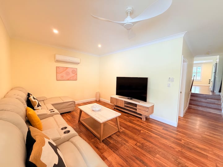 Spacious 4-bedroom Family Home In Dundas Valley - Porters Alpine Resort