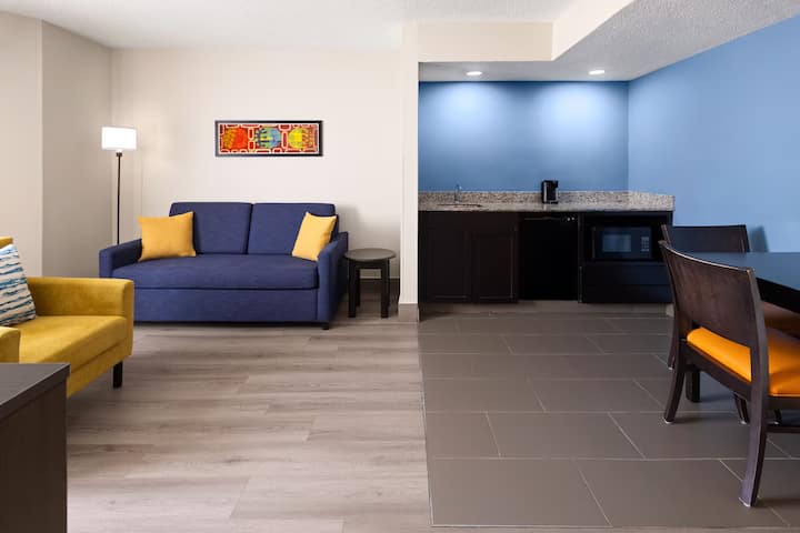 Studio King | Baymont Newark | Close To Campus - Newark