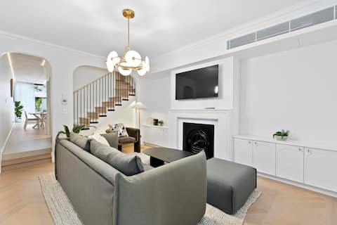 5BR Terrace House, Rooftop Spa & Amazing City View